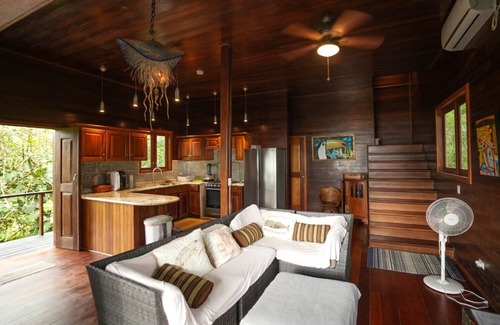 Bocas del Toro Casa | Bluff Beachfront Exotic Home