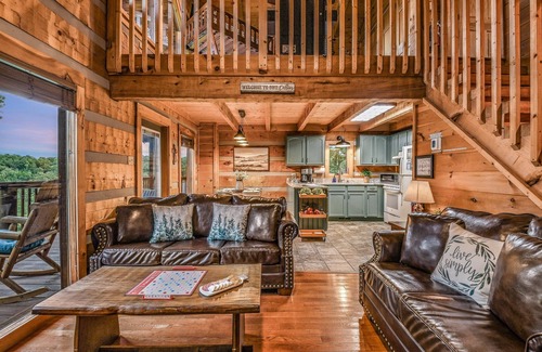 Sevierville Cabina | Bluff & Beyond: Pet Friendly, Free Attraction Tickets & EV Charger