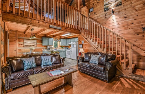 Sevierville Cabina | Bluff & Beyond: Pet Friendly, Free Attraction Tickets & EV Charger