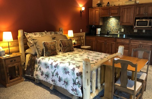 Peterson Casa | Bluff Country Retreat - Bunk House - near Lanesboro & the Root River Bike Trail
