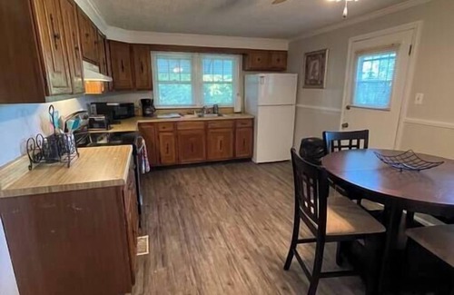 Seymour Casa | Bluff Valley Cottage: Pet-Friendly
