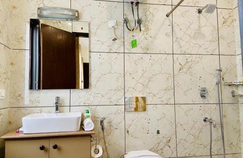 DLF City Apartamento | BluO 1BHK - DLF CyberCity, MG Road - Balcony, Lift