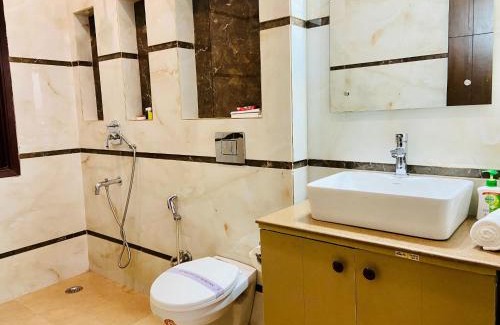 DLF City Apartamento | BluO 1BHK - DLF CyberCity, MG Road - Balcony, Lift