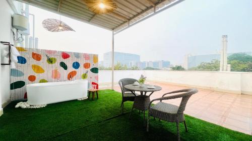 DLF Phase 3 Apartamento | BluO Penthouse - DLF CyberCity, BathTub Terrace Garden #staycation