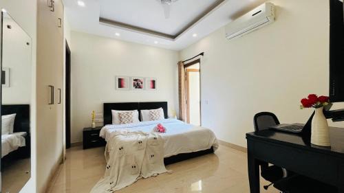 DLF City Apartamento | BluO Studio DLF CyberCity - Kitchen, Balcony, Lift