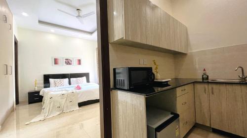 DLF City Apartamento | BluO Studio DLF CyberCity - Kitchen, Balcony, Lift