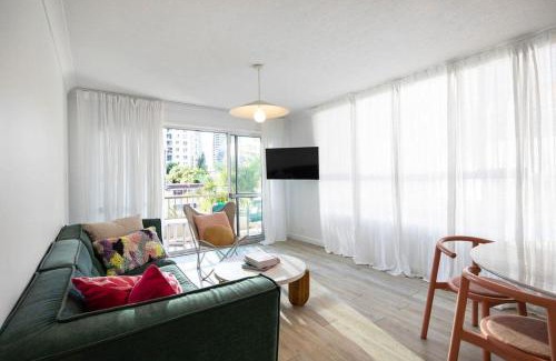 Broadbeach Apartamento | Blush on Broadbeach- beachside and pet friendly, 3rd floor walk up
