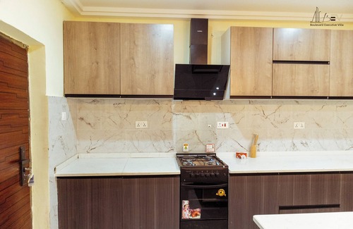 Buduburam Casa | blvd Exec Villa, 4-bedroom apartment in Kasoa with AC, WiFi. Enjoy your stay