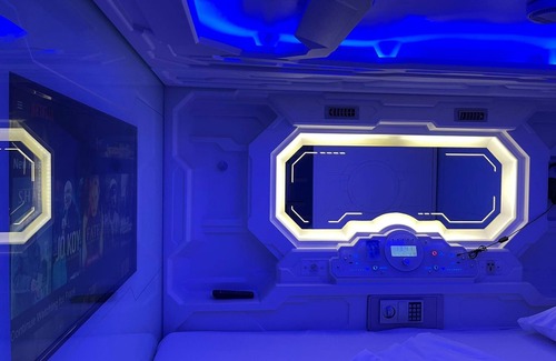 Mactan Export Processing Zone Hotel | BMAX SPACEPODS