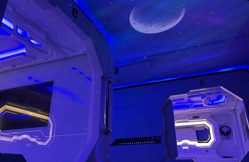 Mactan Export Processing Zone Hotel | BMAX SPACEPODS sleep in space - 4mins from Mactan Airport