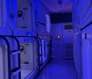 Mactan Export Processing Zone Hotel | BMAX SPACEPODS sleep in space - 4mins from Mactan Airport