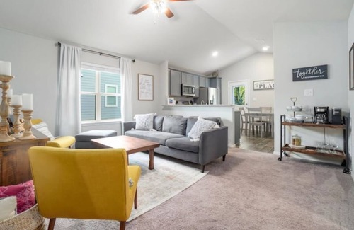 Heritage Casa | BMT Cozy Lackland AFB Casita inside 1604 Sea World