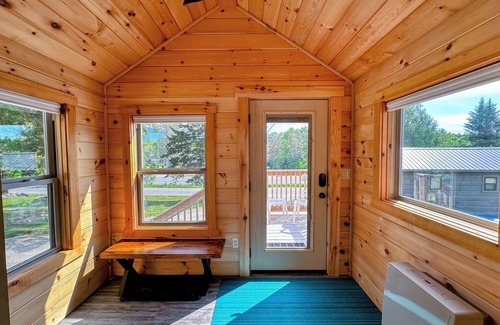 Twin Mountain Cabina | BMV8 Awesome "Tiny Home" A/C, Mountain Views, Minutes to Skiing, Hiking, Attractions, Dog Friendly!