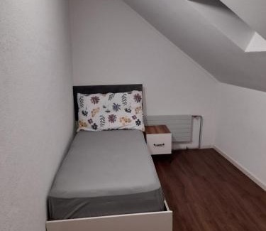 Wohlen Cama Y Desayuno | BnB 2 Room sleep 3 - 1x Queensize-Double Bed 1x Single Bed