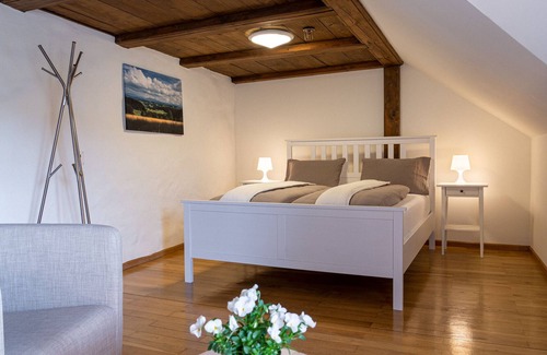 Sumiswald Cama Y Desayuno | BnB SchlafSchloss