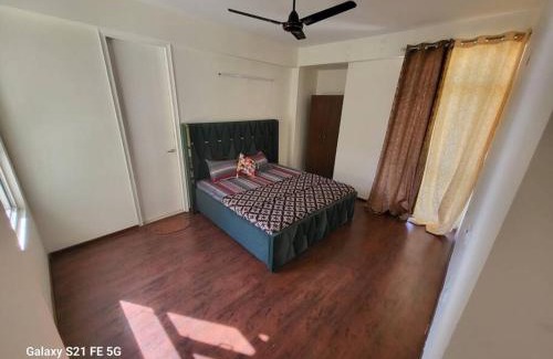 Gurugram Apartamento | BnBBuddy Modern Party Apt in Gurgaon