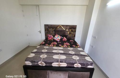Gurugram Apartamento | BnBBuddy Modern Party Apt in Gurgaon