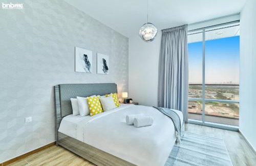 Business Bay Apartamento | bnbme - Luxury 2BR Business Bay Apt w Canal Views Pool Gym Free Parking Downtown