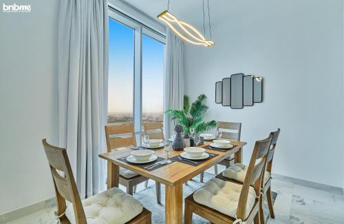 Business Bay Apartamento | bnbme - Luxury 2BR Business Bay Apt w Canal Views Pool Gym Free Parking Downtown
