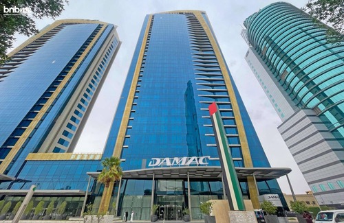 Al Olaya District Apartamento | bnbme | Luxury Damac Apt near Kingdom Tower | Pool & Gym