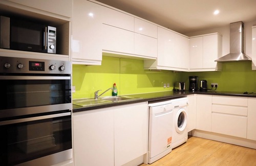 The City of London Apartamento | BnBNook - 1BR with Patio - St. Paul’s Cathedral