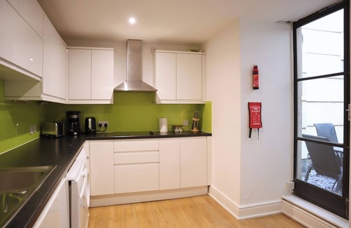 The City of London Apartamento | BnBNook - 1BR with Patio - St. Paul’s Cathedral