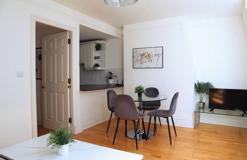 The City of London Apartamento | BnBNook - Bright 1BR Close to St. Paul's and Temple