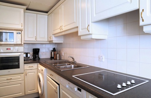 The City of London Apartamento | BnBNook - Bright 1BR Close to St. Paul's and Temple