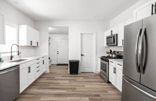 Indianapolis Casa | Board Games & Backyard Hangouts | Sleeps 6 + Pets