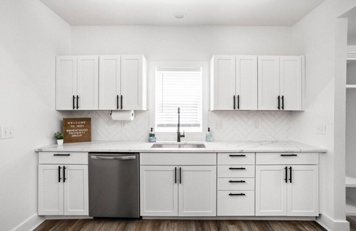 Indianapolis Casa | Board Games & Backyard Hangouts | Sleeps 6 + Pets