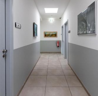 Hanau Apartamento | BOARDINGHOUSE KAYSER Günstige Monteursunterkunft, Monteurwohnung in Hanau bei Frankfurt am Main und Aschaffenburg, KOSTENFREIE PARKPLÄTZE!