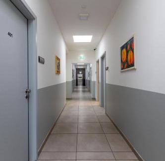 Hanau Apartamento | BOARDINGHOUSE KAYSER Günstige Monteursunterkunft, Monteurwohnung in Hanau bei Frankfurt am Main und Aschaffenburg, KOSTENFREIE PARKPLÄTZE!