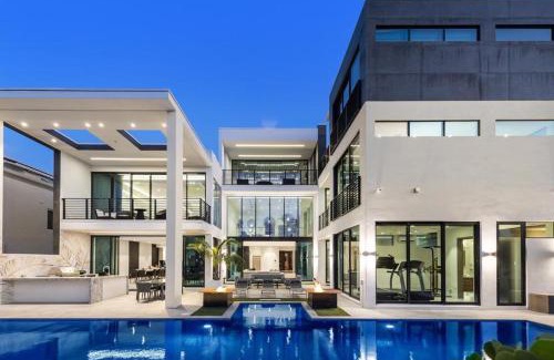 Coral Ridge Casa | Boardwalk Mansion