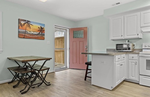 Atlantic Beach Condominio | Boardwalk Shores D 2 Bedroom Duplex by RedAwning