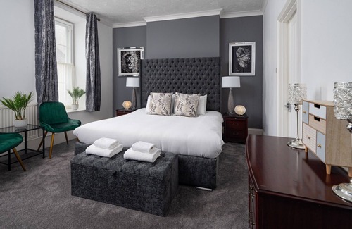 Carmarthen Hotel | Boars Head Hotel