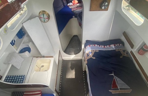 East Boldon Cabina | Boat BnB, but not on the sea!