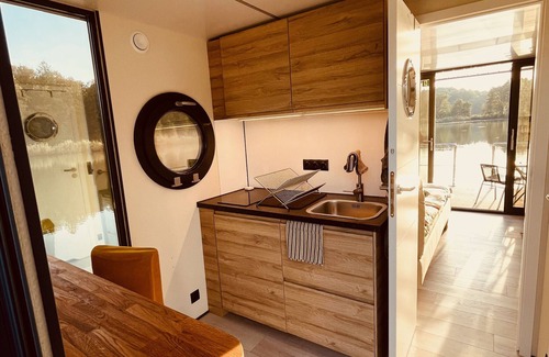 Kirchberg an der Raab Alquiler De Eote | Barco 'Hausboot Eisvogel' con vistas al lago, WLAN y aire acondicionado