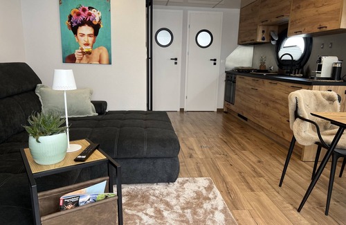 Heiligenhafen Alquiler De Eote | Barco 'Hausboot Mit Motorboot' con vistas al mar, terraza y Wi-Fi