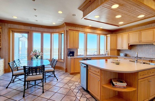 Pawleys Island Casa | Boat House- Oceanfront Hot Tub! Creekfront, Dock & Pool