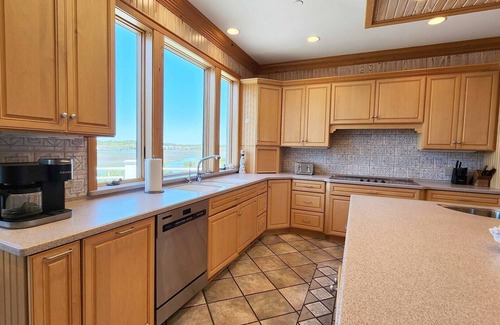 Pawleys Island Casa | Boat House- Oceanfront Hot Tub! Creekfront, Dock & Pool