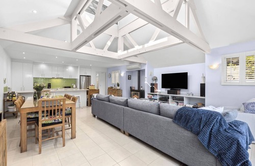 Barwon Heads Villa | Boat House Villa 2 - Walk to the beach, shops, restaurants
