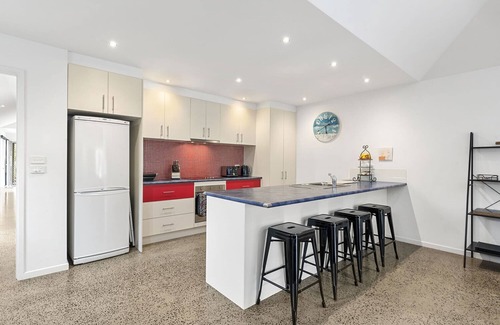 Barwon Heads Villa | Boat House Villa 1 - Central Barwon Heads, beaches, shops, restaurants
