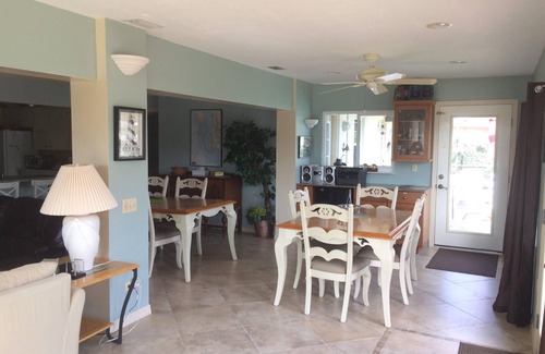 Memphis Casa | Boat Lover's, Spacious 4/3.5 waterfront saltwater canal home with dock and pool!