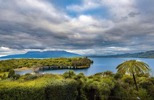 Lake Tarawera Casa | Boat Shed Bay - Stunning Lake Tarawera Views