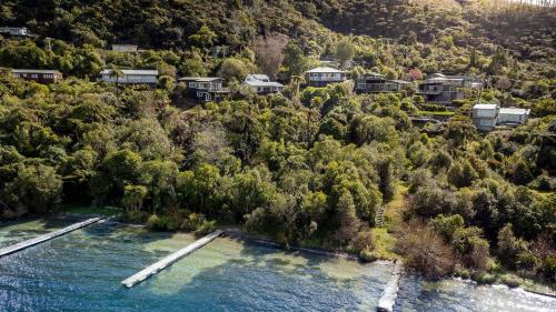 Lake Tarawera Casa | Boat Shed Bay - Stunning Lake Tarawera Views