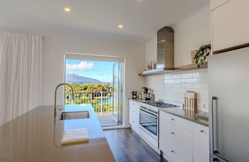 Lake Tarawera Casa | Boat Shed Bay - Stunning Lake Tarawera Views