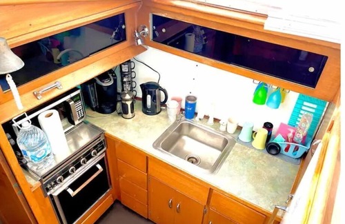 Ventura Casa | Boatel California Stay on a Boat in Ventura Harbor