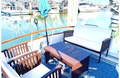 Ventura Casa | Boatel California Stay on a Boat in Ventura Harbor