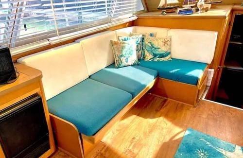 Ventura Casa | Boatel California Stay on a Boat in Ventura Harbor