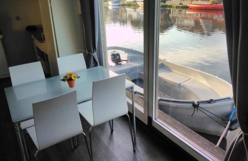 Slotervaart Cama Y Desayuno | Boathouse Amsterdam with bikes